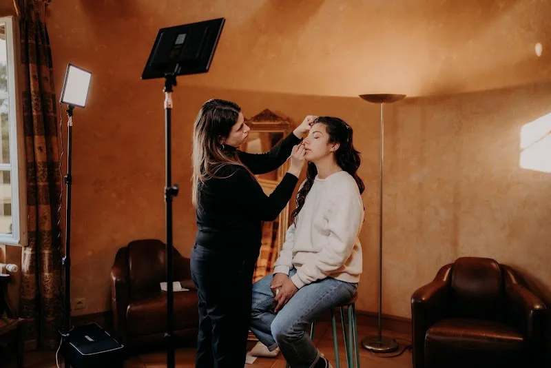 Hava Make Up - Maquillage Orléans - OneBooking