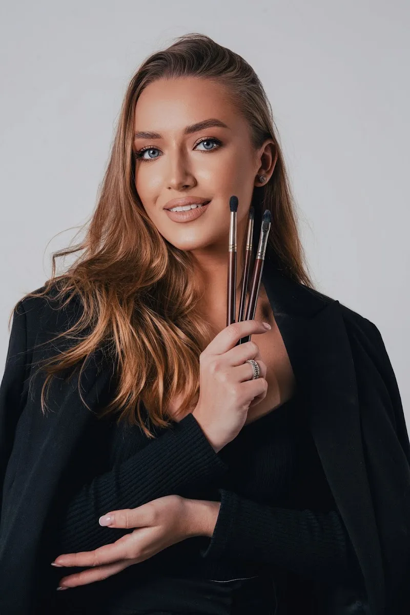 Barbara Boureille - Makeup Artist - bbmakeuppro - Maquillage Lyon - OneBooking