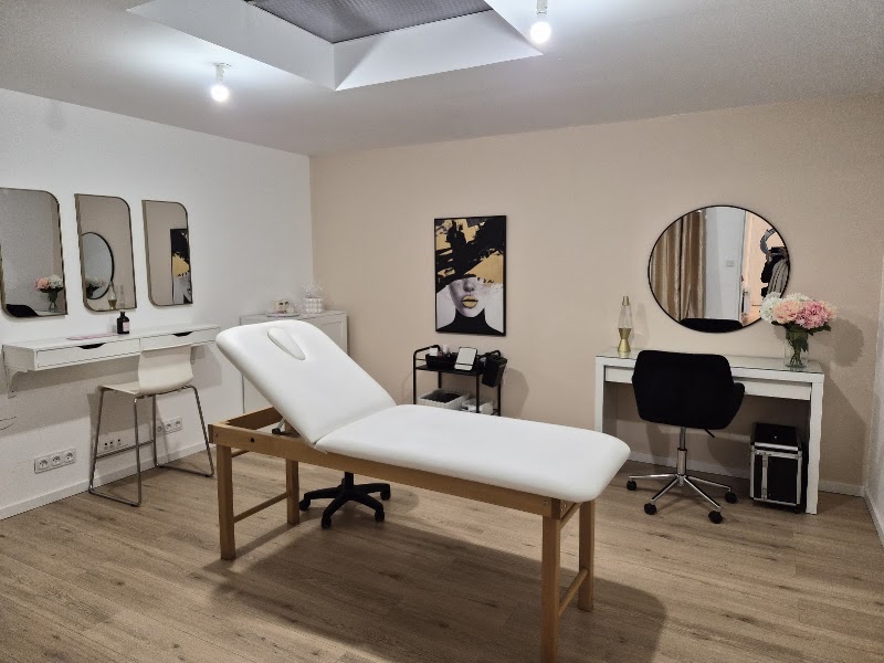 Beauty Laï - Sourcils & cils Amiens - OneBooking