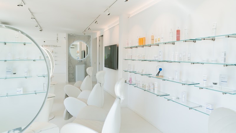 Christina House Cannes - Institut de Beauté - Soins du Visage - Massage Cannes - OneBooking