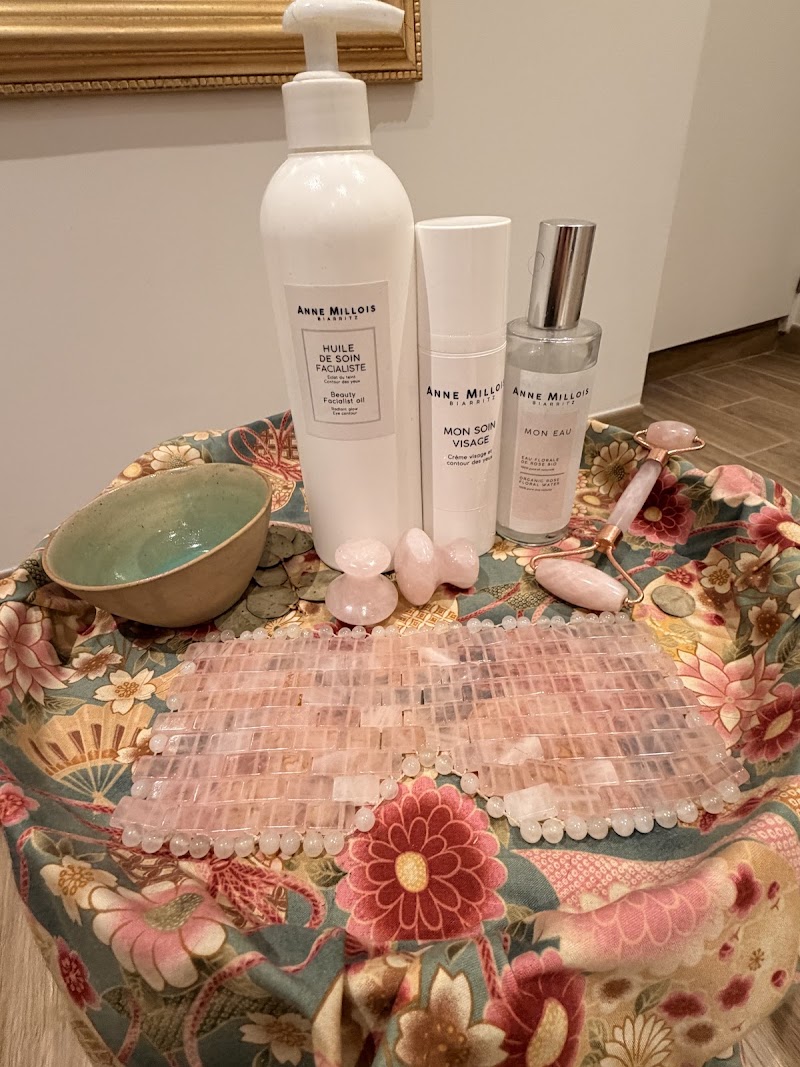 Alexandra Sapicas | Face & Body Care - Soins Mesoesthetic®️ et massages drainant lymphatique Renata Franca - Spa Bayonne - OneBooking