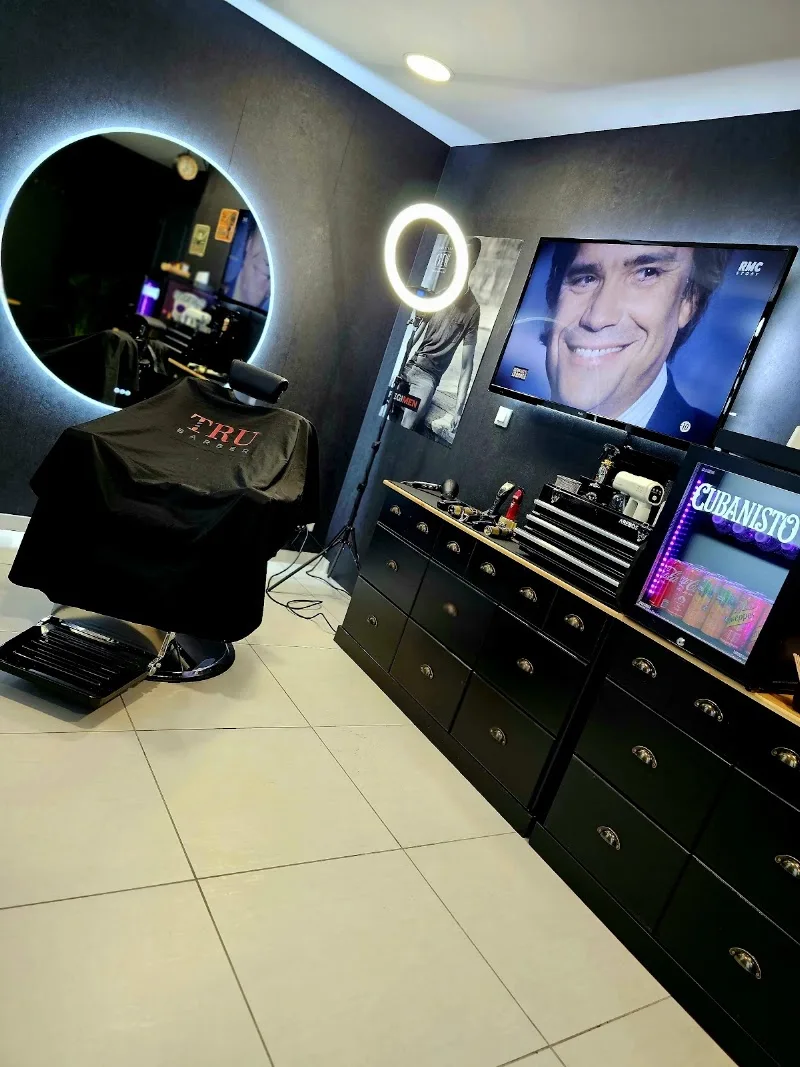 Jean-Yanne VS - Barbier La Rochelle - OneBooking