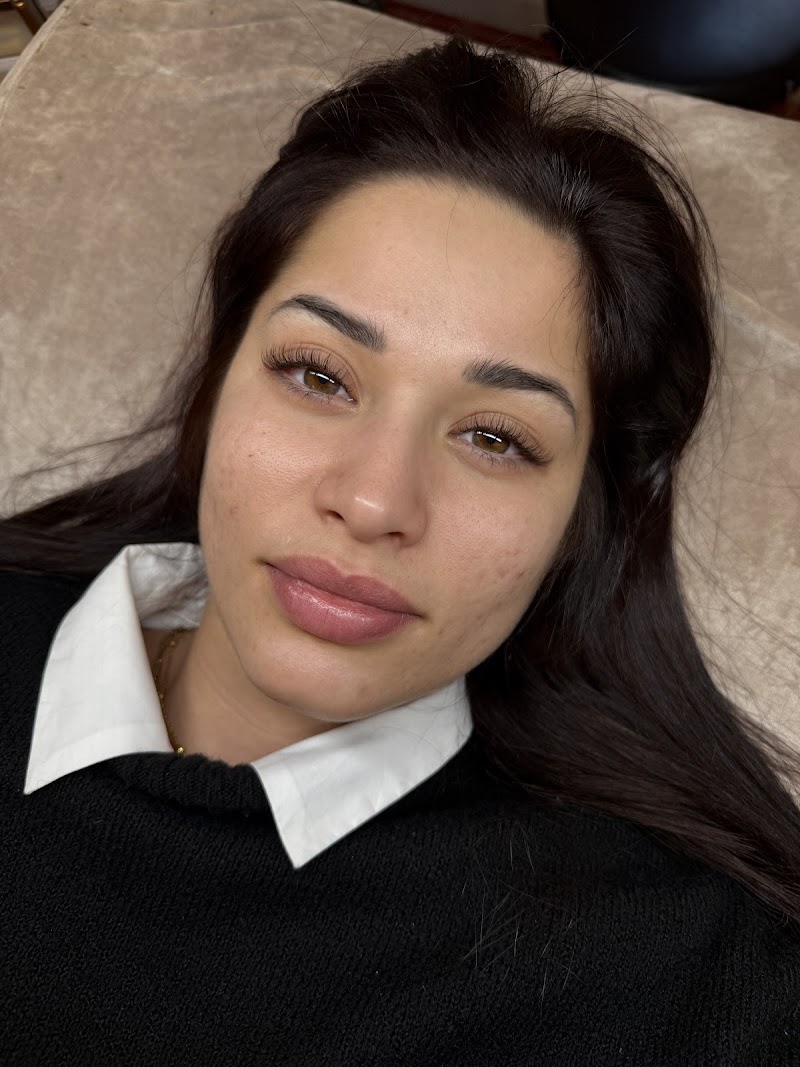 Maison Florine - Sourcils & cils Bastia - OneBooking
