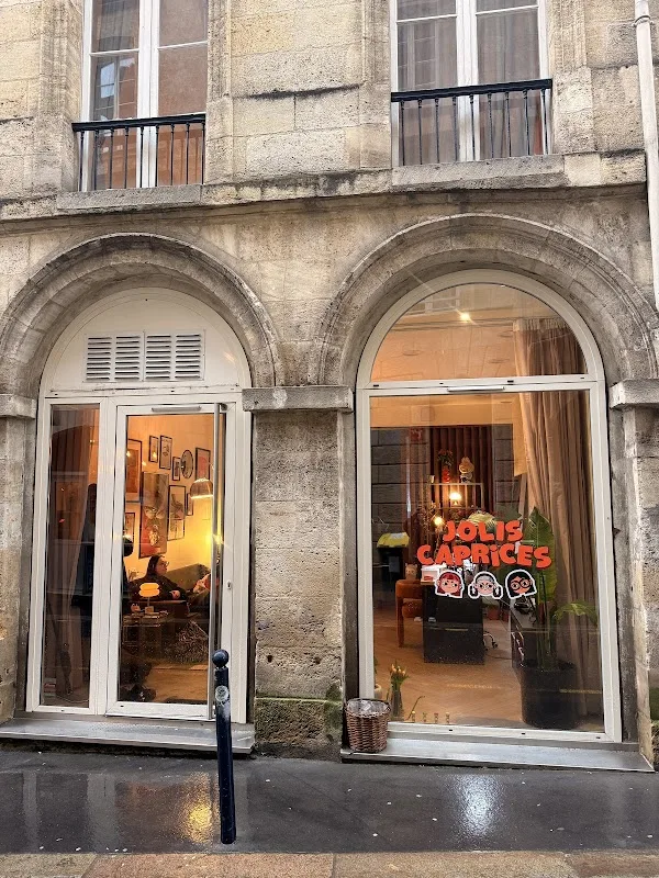 JOLIS CAPRICES - Tattoo & Nails - Onglerie Bordeaux - OneBooking