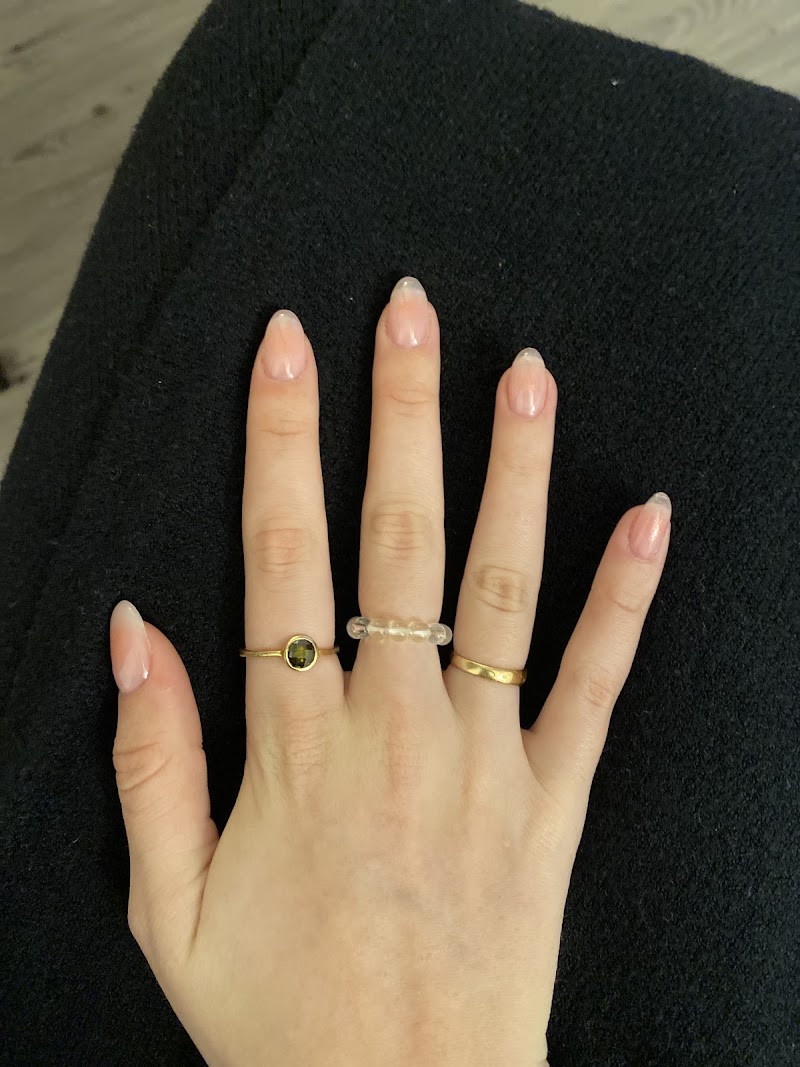 Autour Des Ongles - Esthétique Béziers - OneBooking