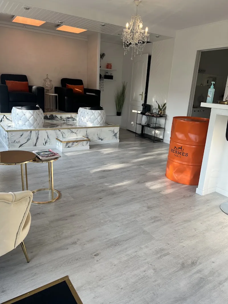 Marine Palencia Nail Artist - Onglerie Béziers - OneBooking