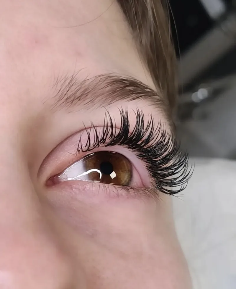 Nilena Beauté - Sourcils & cils Béziers - OneBooking