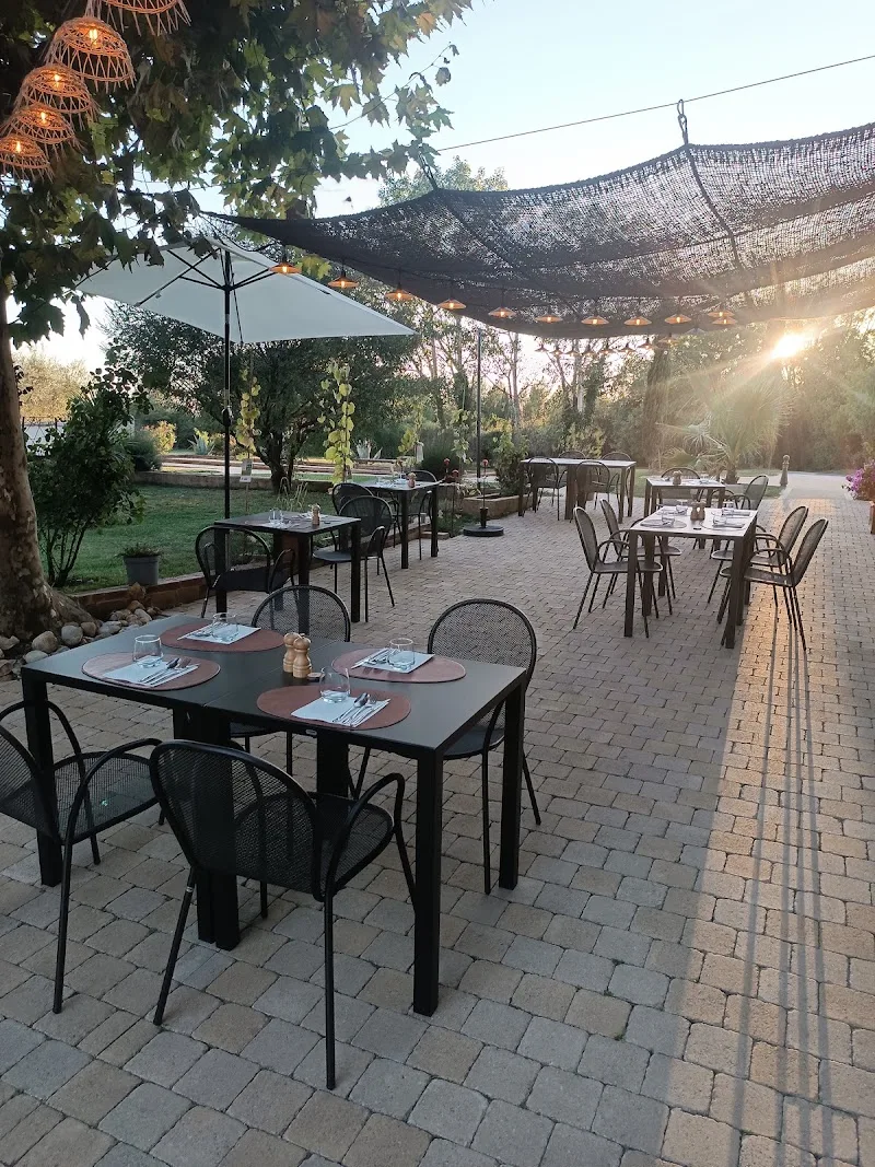 Restaurant Le Mas D'Asvin - Coiffure Bristol - OneBooking