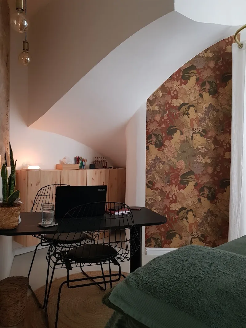 Emeline PAUL Naturopathe Dijon _ Réflexologie _ Drainage lymphatique_Authentique Kobido®_Tuina - Bien-être Dijon - OneBooking