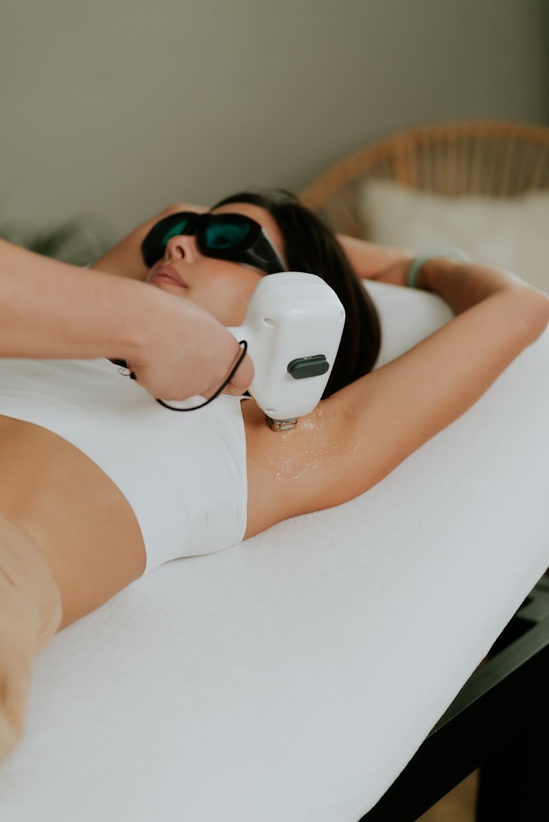 RIVÉLISSE – Épilation laser, Épilation électrique & soins du visage à Nice - Soin visage Nice - OneBooking