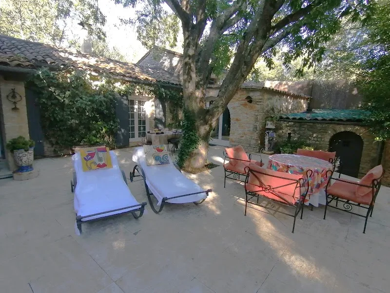 L'Escale Nîmoise - Chambre d'hôtes avec Jacuzzi et Piscine à Nîmes - Spa Nîmes - OneBooking