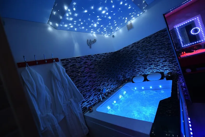 Glam'appart Spa: Appartement privatif avec jacuzzi séjour romantique (Dijon, Bourgogne) - Spa Dijon - OneBooking