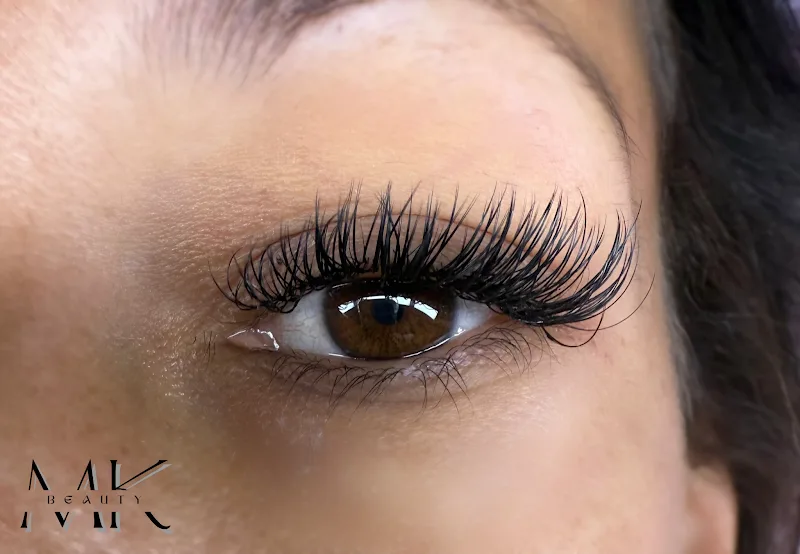 Mk Beauty Gems - Esthétique à Béziers - Sourcils & cils Béziers - OneBooking